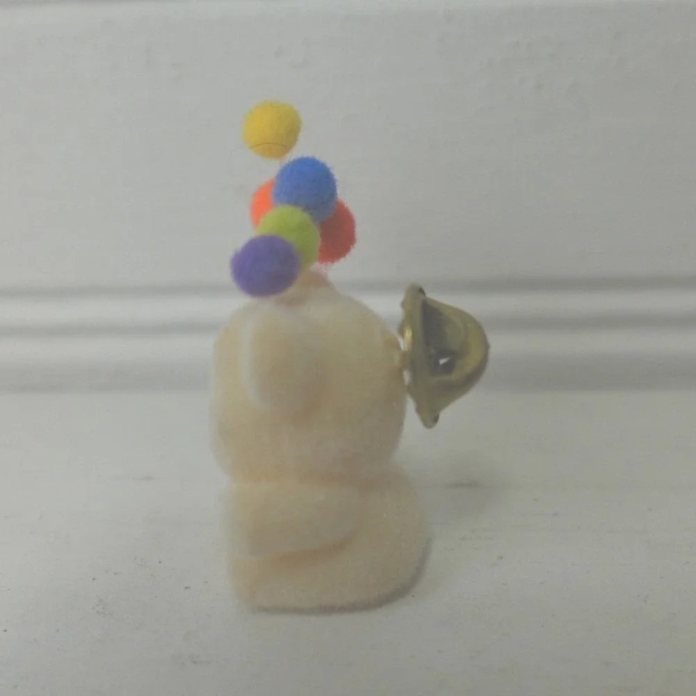 Vintage Teddy Bear Pin Flocked Fuzzy Fluffy Animal holding Balloons Mini Brooch